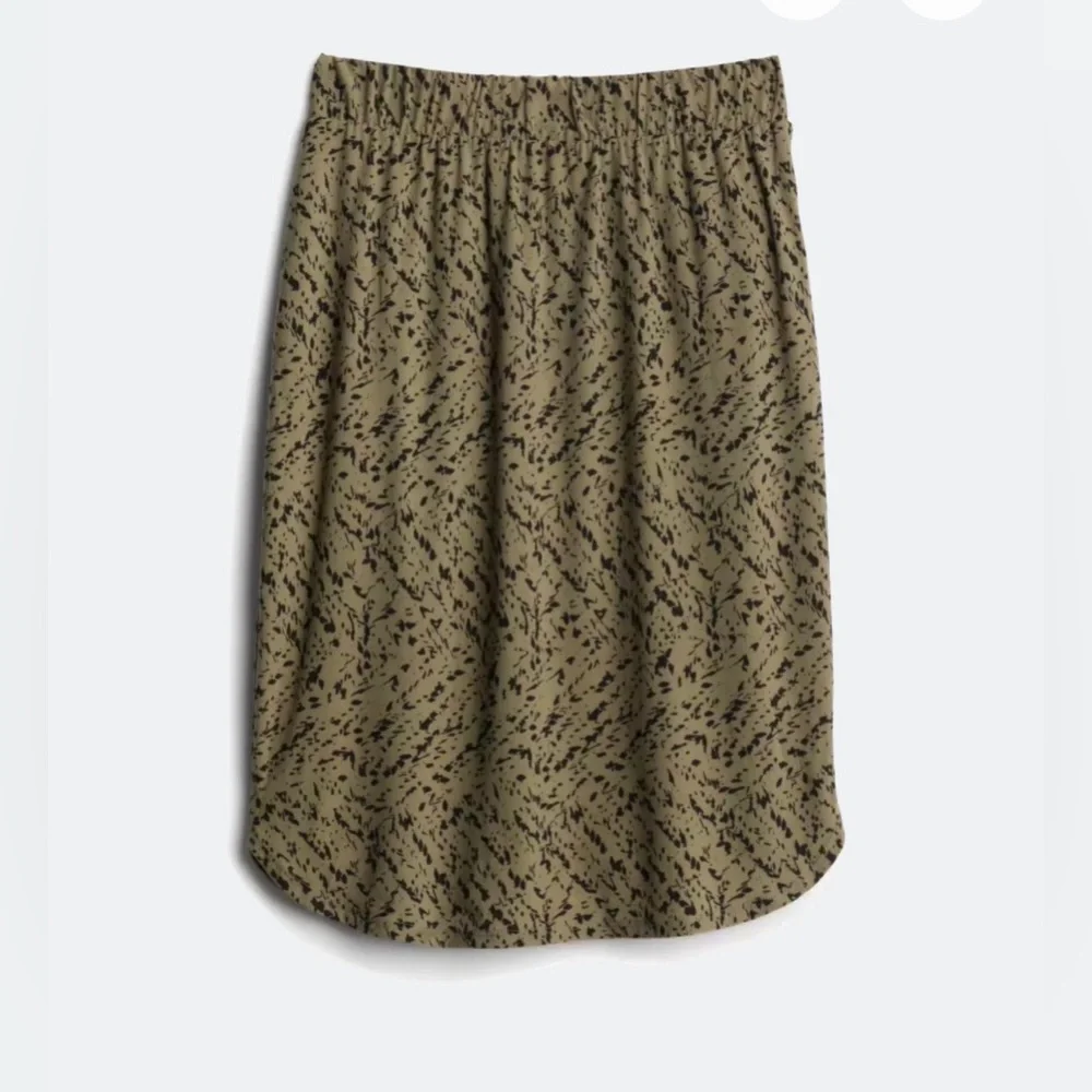 NWT Renee C Pencil Skirt in Olive Green Knit with Black Pattern, Size Small
